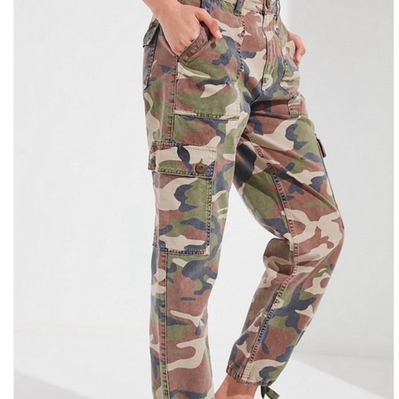 urban outfitter camo pants